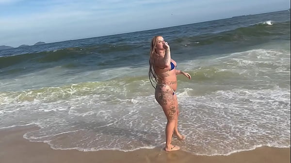 Eu e minha amiga nos pegamos depois de tomar um sol na praia de copacabana