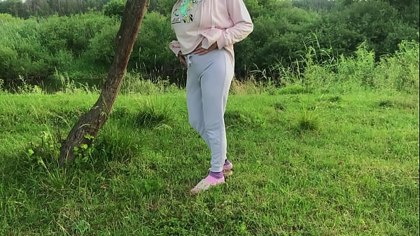 I saw a beauty in nature she played with a pussy and then i came home and fucked her