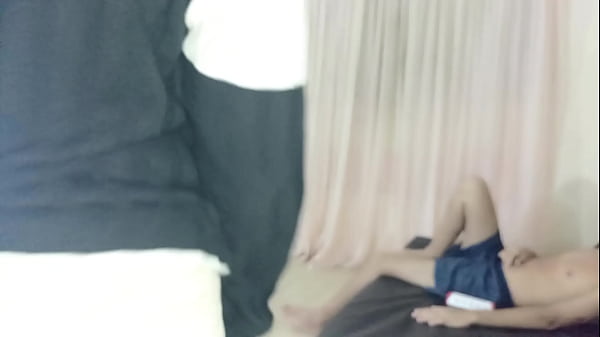 Nonton Christmas Gift thumbnail