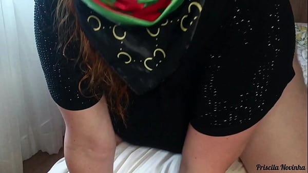 Play MP4 - Madrasta &eacute; pega se masturbando com plug no cu&period;