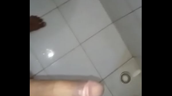 Novinho dotado na punheta