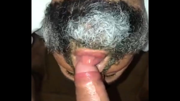 Engolindo a piroca at&eacute_ o talo