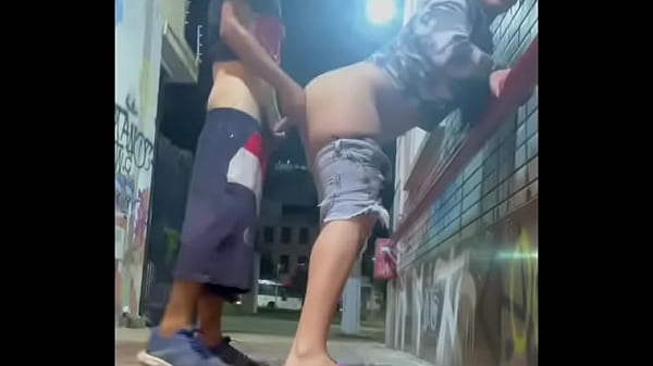 Play MP4 - Transei no beco escuro e devido ao barulho quase levei um balde de &aacute;gua fria na cabe&ccedil;a