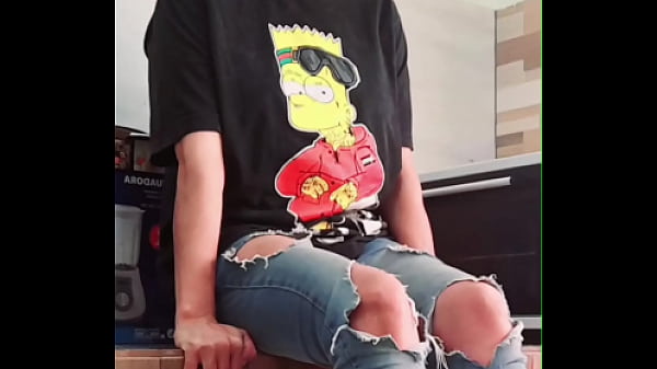 Nonton Mi Primer Video En La Cocina Desnudandome Delante De &eacute;l thumbnail