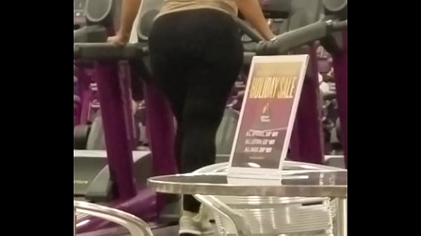 Bbw walkjng big butt