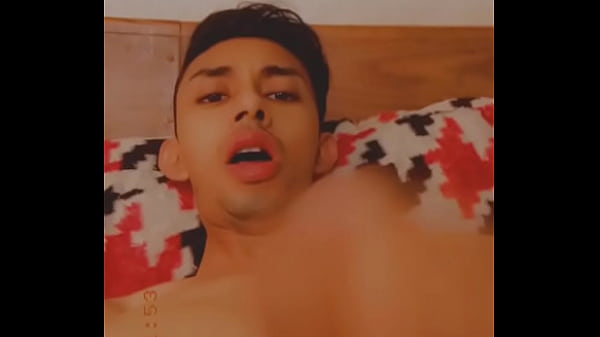 Un ma&ntilde;anero para relajarse quien lo acompa&ntilde;a 