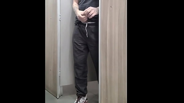 Chupando Chicos En El Ba&ntilde;o thumbnail