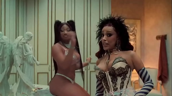 Ariana Grande feat Doja Cat MeganThee Stallion 34 35 Remix