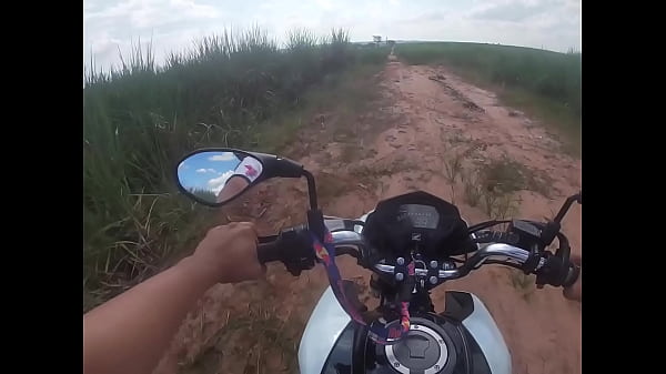 Play MP4 - Adrenalina e prazer novinho safado me levou pro mato para fuder e gozar dentro da minha buceta quente&period;