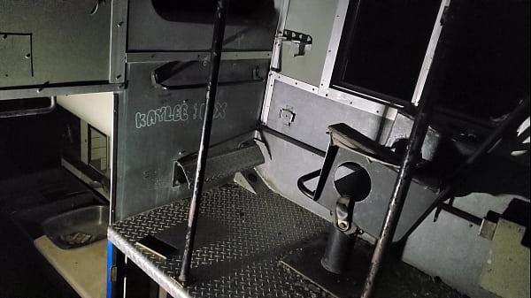 Nonton Broke Passenger Sucks Train Conductor For Ticket & Huge Facial thumbnail