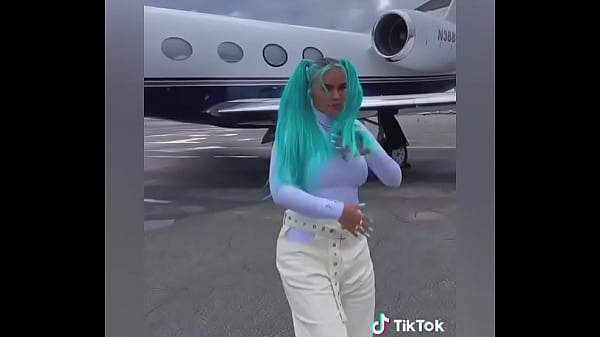 Que Rico Ver El Culo Y Tetas De Carolina Mas Conocia Como Karol G thumbnail