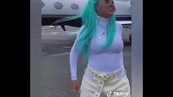 Nonton Que Rico Ver El Culo Y Tetas De Carolina Mas Conocia Como Karol G thumbnail