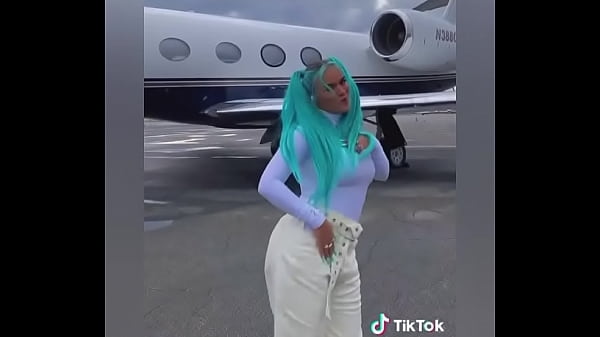 Culo y tetas de_Karol G