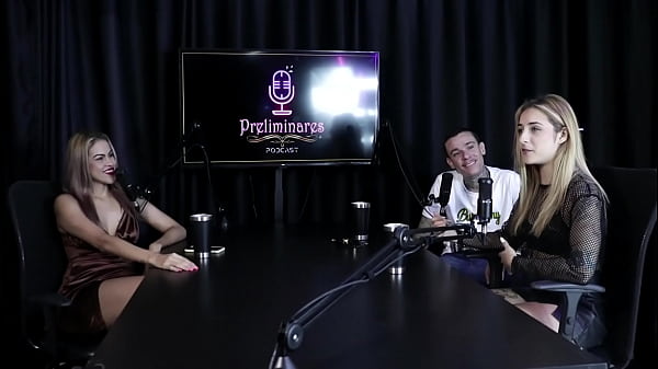 Play MP4 - Ela n&atilde;o conseguiu chupar o pau dele&comma; falou sobre seu come&ccedil;o e o cliente enrolou no sexo oral em lugar errado - Yasmin Pariz & Ktal Vagabundo do Bom &lpar;SHEER&sol;RED&rpar;