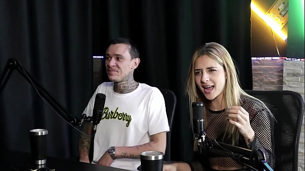 Ela não conseguiuchupar_o pau dele falousobre seu começo e o cliente enrolou no sexo oral em lugar errado Yasmin ParizKtal Vagabundo_do Bom SHEER RED