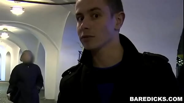 Hunk tries to find an amateur stud to fuck