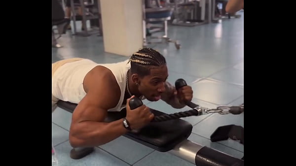 Entrenando pa cuando estrene &ldquo;tussy pussy&rdquo; 