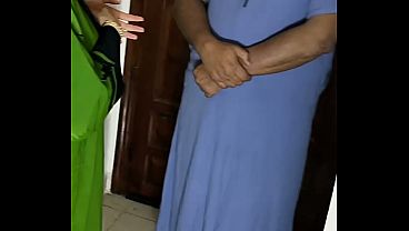 شرموطة مصرية جامدة صاحبت بيت ينيكها سباك وصاحبو كلام بيهيج صوت واضح جسم ملبن