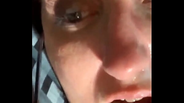 Candidsandra gets facialized 