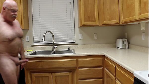 Play MP4 - Hard in the kitchen&period;