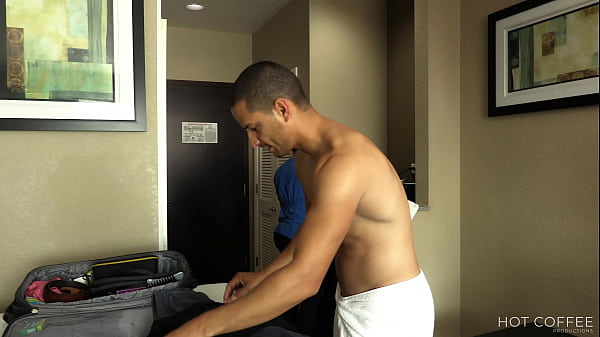 Play MP4 - ROOM SERVICE&excl; Slutty Latina maid Jolla fucks hotel guest and makes a mess in the room&period;