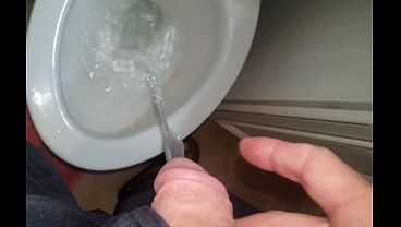 Play MP4 - He Pees Everywhere He Goes &lpar;Preview&rpar;