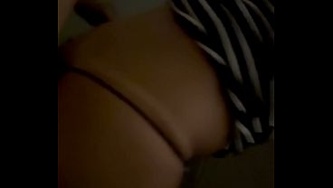 Comedor arretado em aventura intensa com a Hotwife Belinha: fez fisting, fez na rua, no terraço e na cama do corno deu leite quente pra esposa na frente do corno manso - parte 2