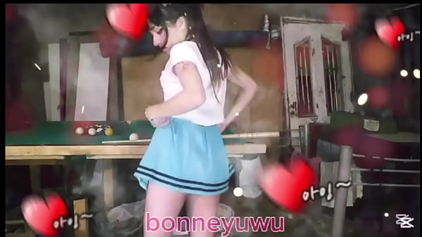 Bonneyuwu pool billar me masturbo con un palo de pool garaje