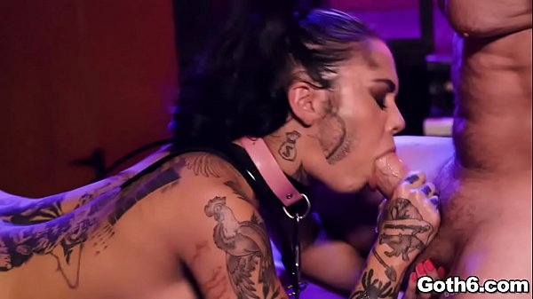 Sexy goth slut Genevieve Sinn gets an ANAL 