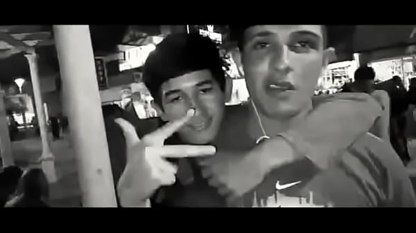 Nonton Merlo Se Coge A Todos Los De La Plaza Vera thumbnail