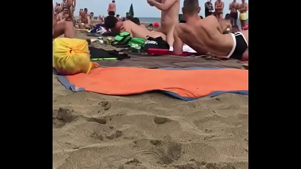 Play MP4 - Foda na praia de nudismo gay