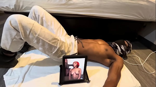 Keeping my abs tight for the ladies 