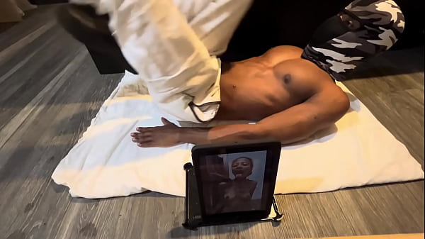 Keeping my abs tight for the ladies 