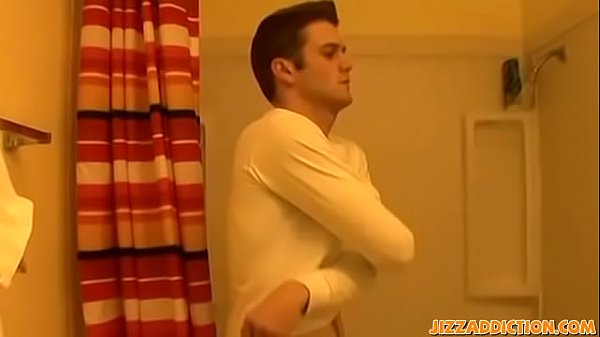 Inked jock jerking off solo in bathtub 