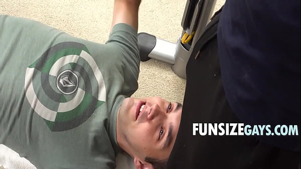 Gym Trainer Teaches Me New Type Of Sqauts 