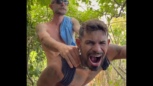 Gozei Na Boca Do Puto Em Um Cruising Na Praia thumbnail