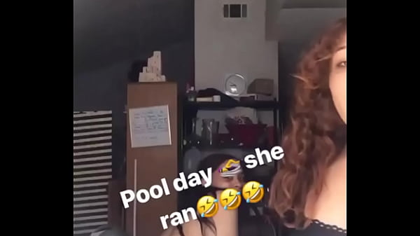 Nonton Two Mexicans Shaking Their Ass thumbnail