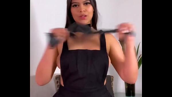 Naughty latina wants to be your playthingIvy Flores