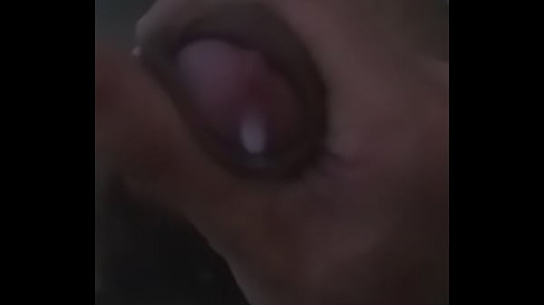 Ragazzo etero napoletano giovanissimo si fa una sega e sborra