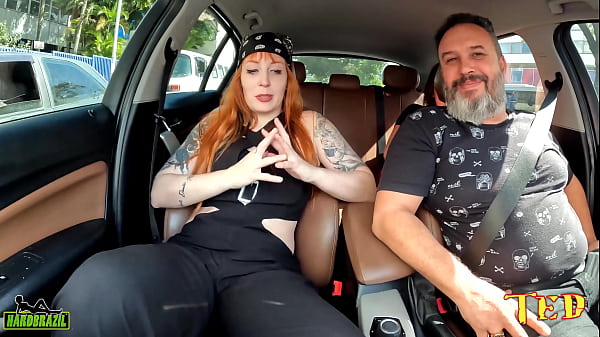 A brasileira ruiva mais desejada_entra na carona doTed - Mel Fire - Binho Ted
