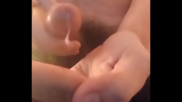 Play MP4 - Chico sacando leche