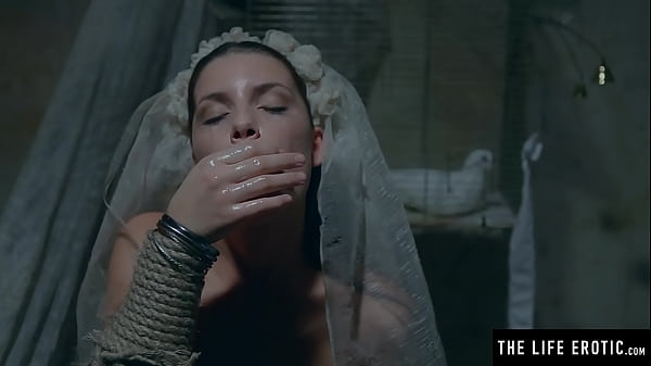 Watch a kinky abandoned bride masturbate to a mindblowing_orgasm