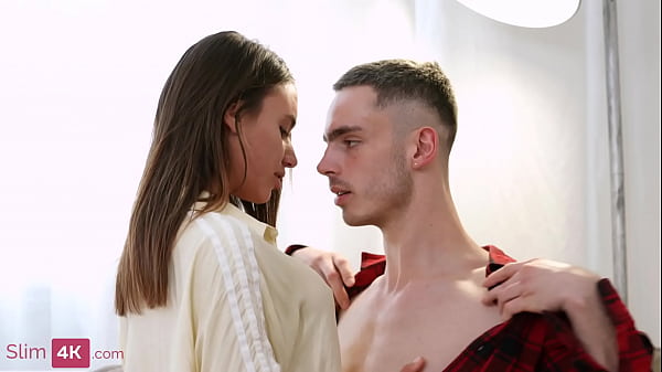 Play MP4 - Alluring charmer Lana Roy receives a facial