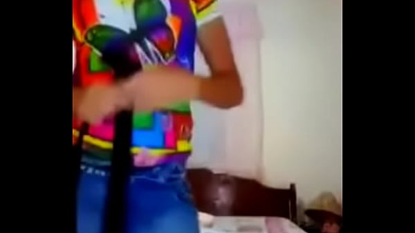 Espero les guste como me quito la ropa 