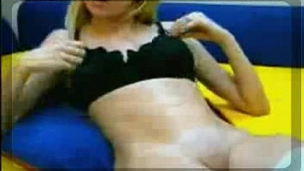 cutie Rubs Pussy291229 