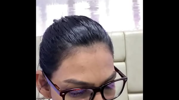 Play MP4 - madura curiosa encuentra juguete en la habitaci&oacute;n de su hijastra