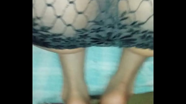 Play MP4 - Mi hermanastra est&aacute; empinada y pide que la llene de verga