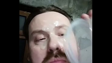 русская шлюха получила сперму себе на лицо и отправилась .... работать! thumbnail
