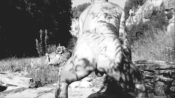 Play MP4 - public anal plug nudist