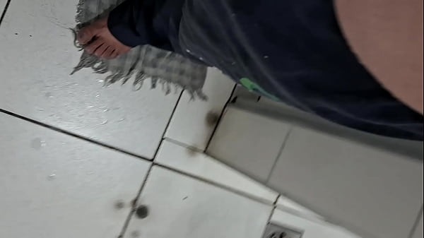 Play MP4 - Faxineiro precisando dar uma